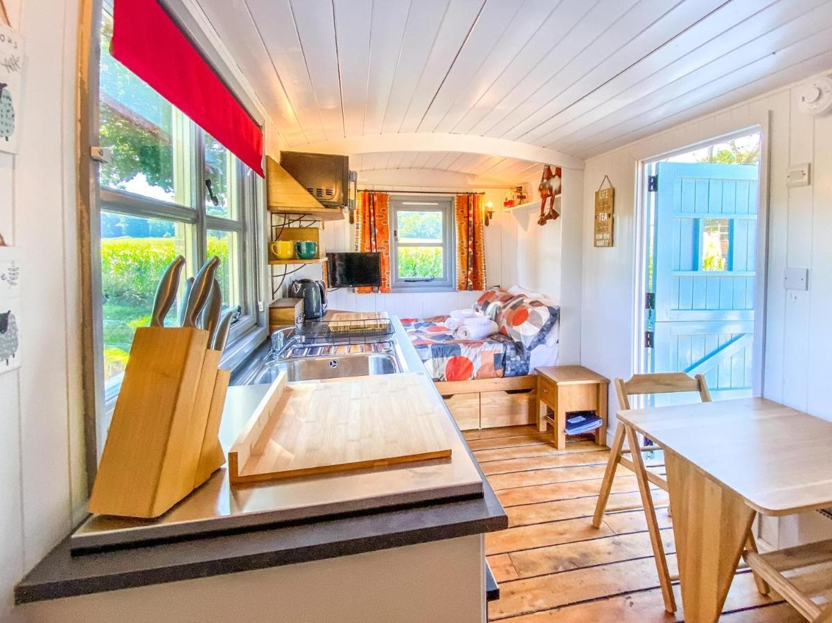 The Hideaway Hut - 1 Bed Shepherds Hut - Hereford Exteriör bild