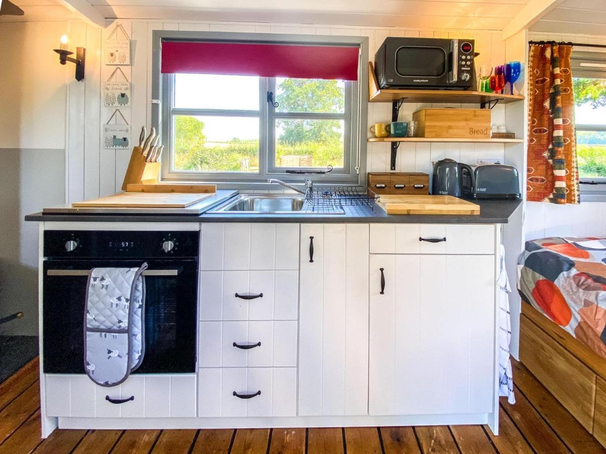 The Hideaway Hut - 1 Bed Shepherds Hut - Hereford Exteriör bild
