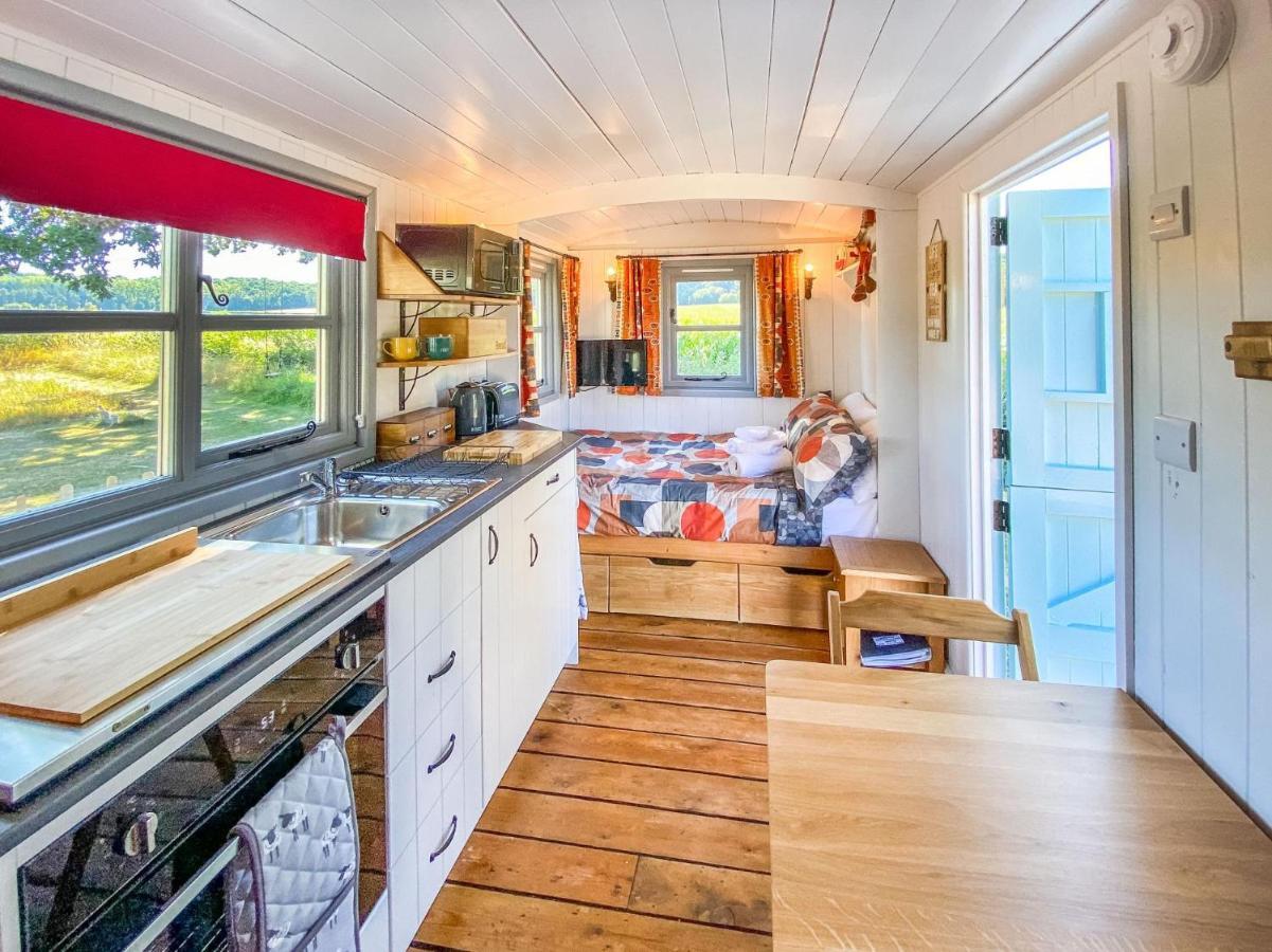 The Hideaway Hut - 1 Bed Shepherds Hut - Hereford Exteriör bild